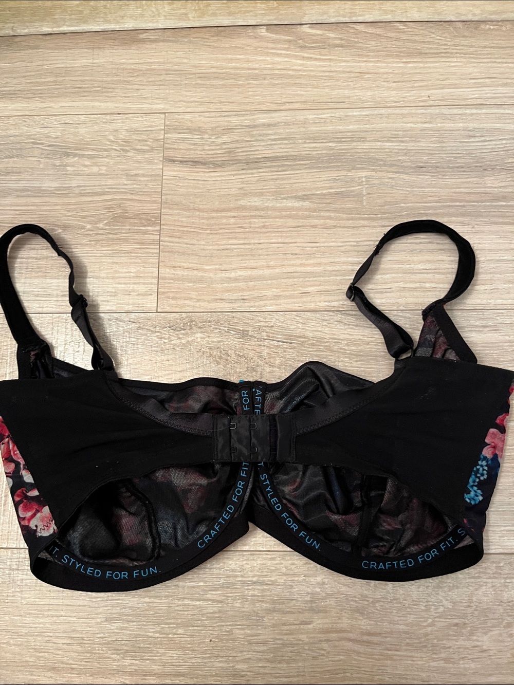 Floral Mesh Underwire Bra in Black and Pink - Picture 3 of 6